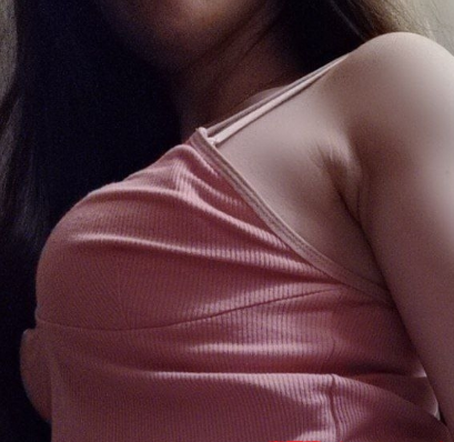 水汪汪的粉嫩小B，抱着直接抽插